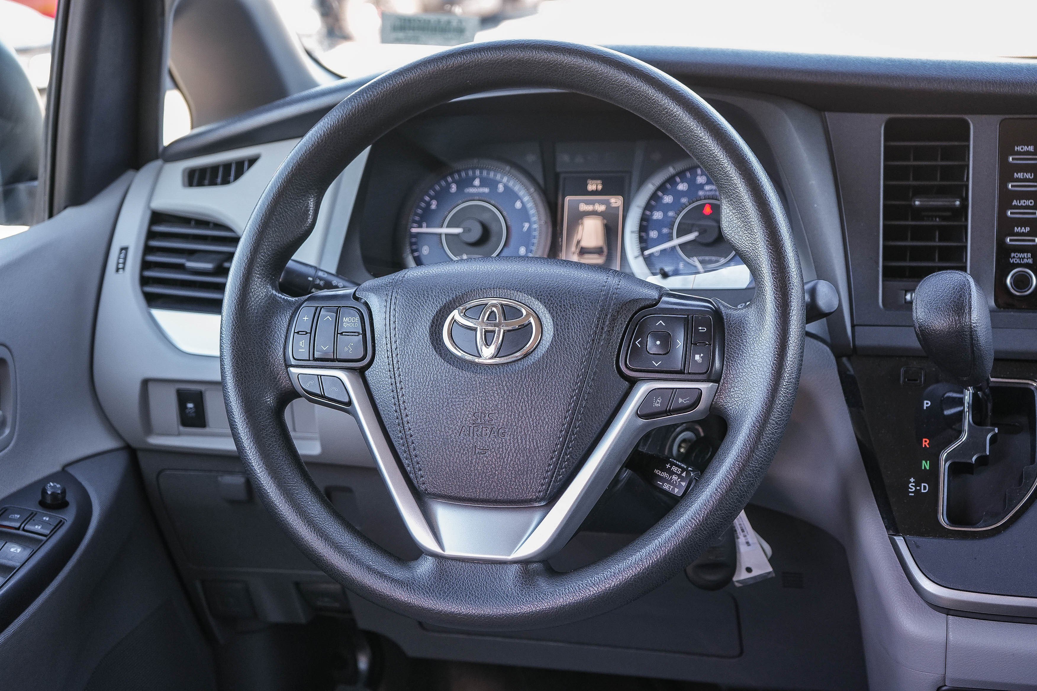 Used 2020 Toyota Sienna L image 16