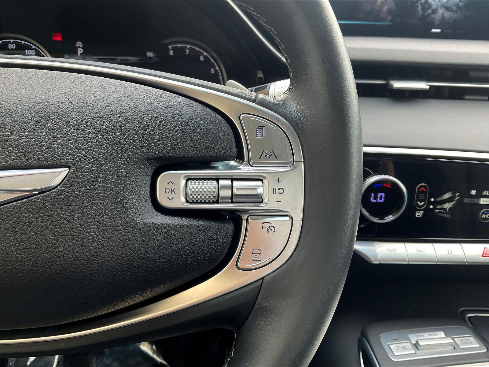 Used 2025 Genesis GV70 2.5T AWD/4WD image 12
