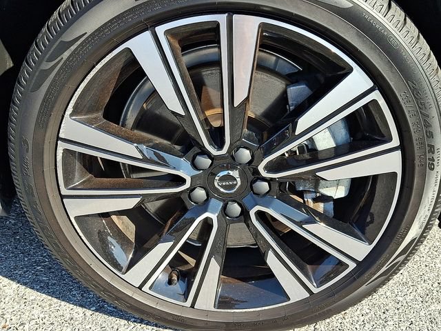 Certified 2024 Volvo V60 B5 Cross Country Ultimate w/ Protection Package Premier AWD/4WD image 8