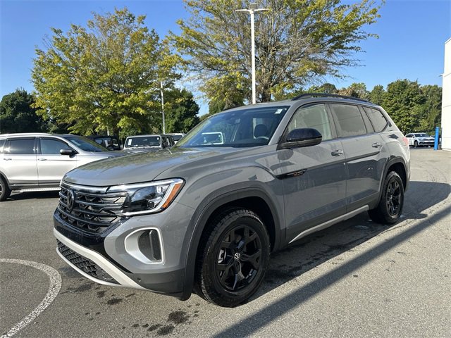 New 2025 Volkswagen Atlas Peak Edition SE