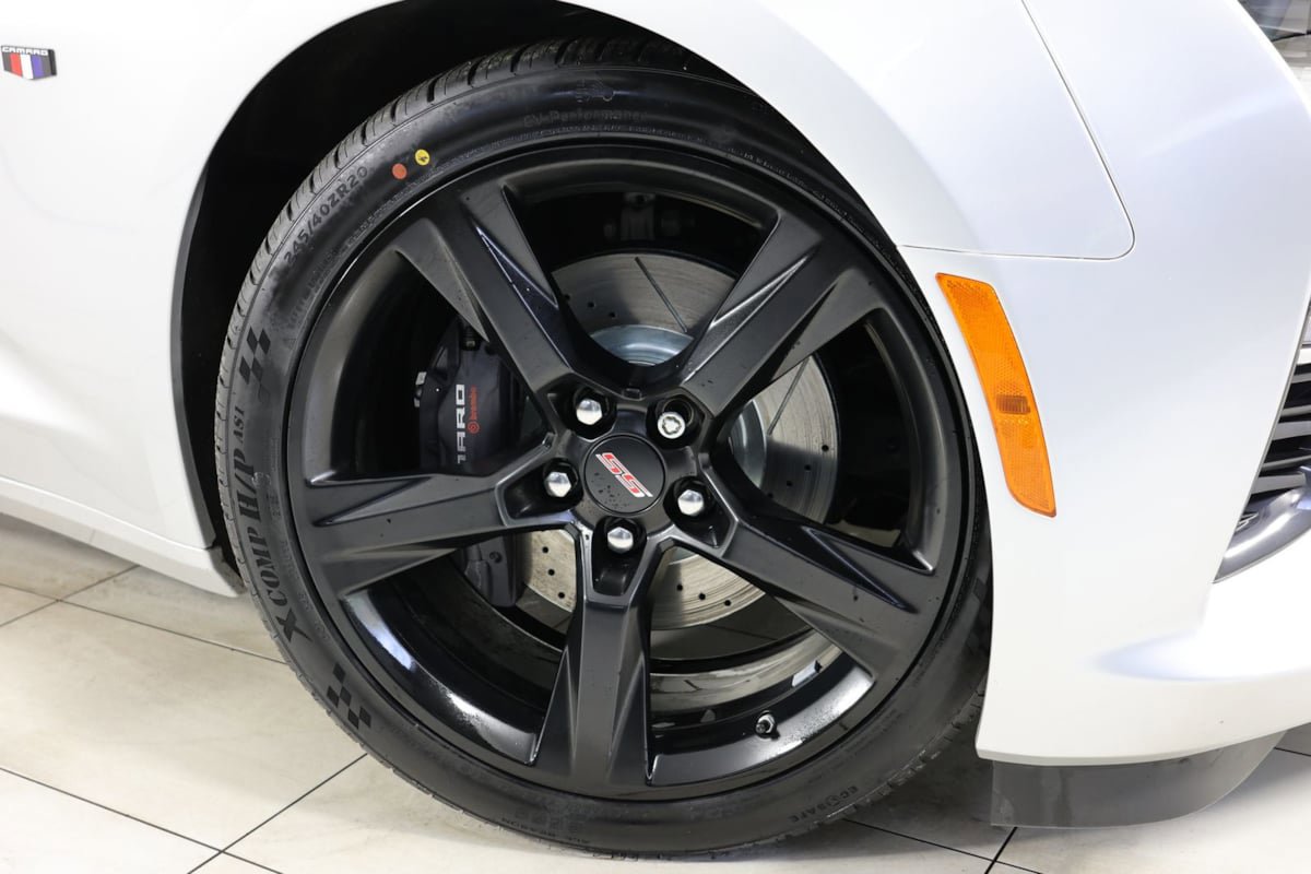 Used 2018 Chevrolet Camaro SS RWD image 14