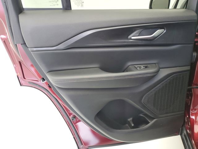 Used 2023 Jeep Grand Cherokee Laredo AWD/4WD image 15