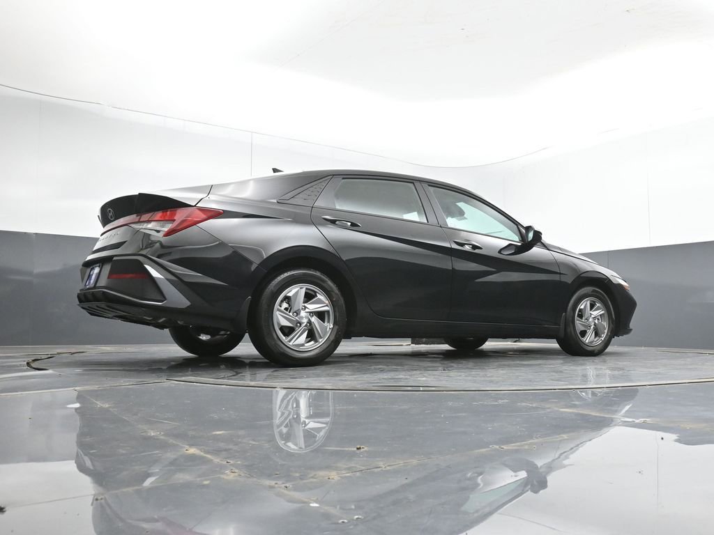 New 2026 Hyundai Elantra SE image 13