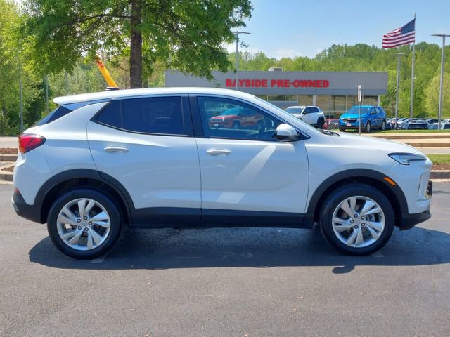 Used 2025 Buick Encore GX Preferred AWD/4WD image 25