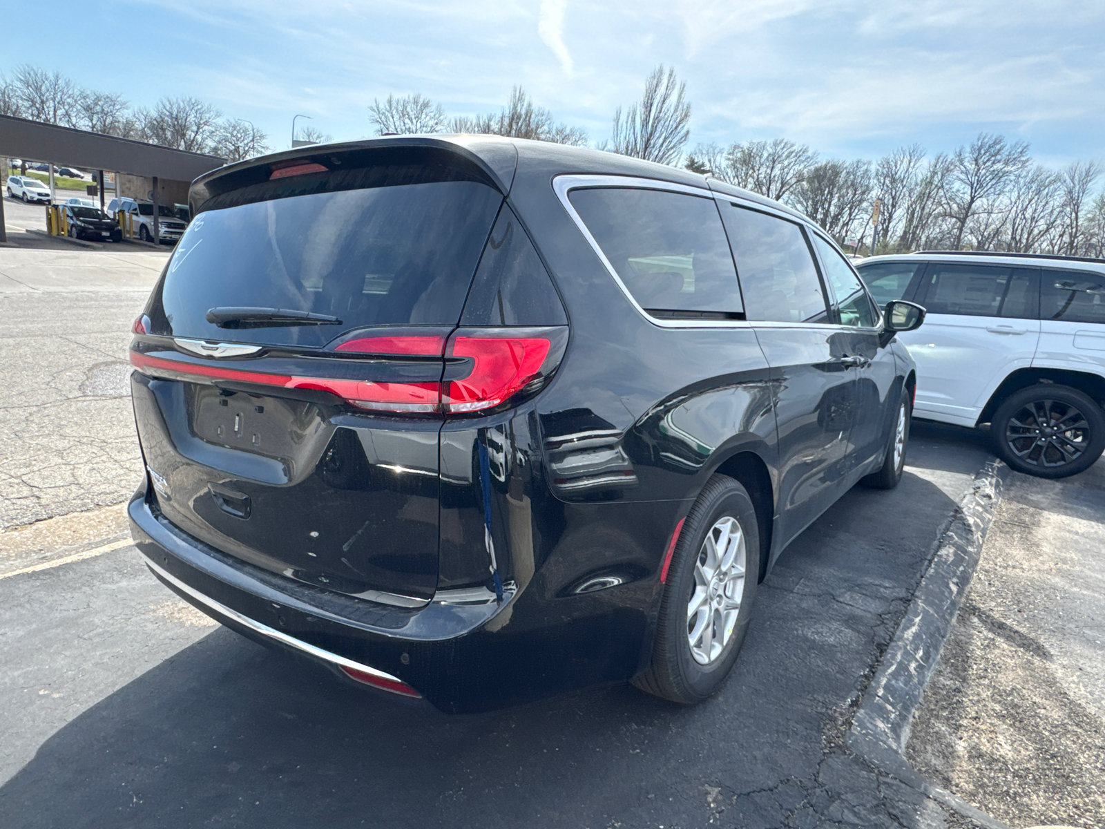 New 2026 Chrysler Pacifica Select FWD image 5