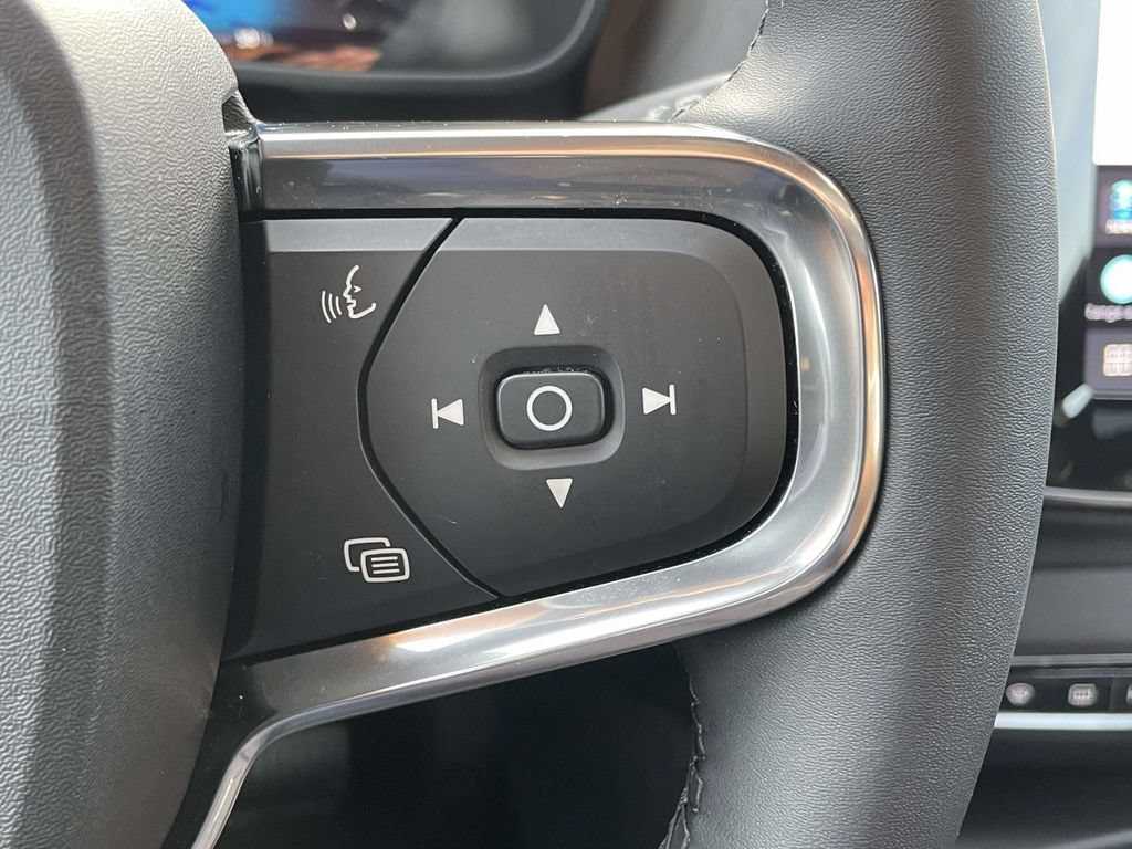 Used 2023 Volvo XC40 Recharge Ultimate w/ Protection Package Premier AWD/4WD image 11