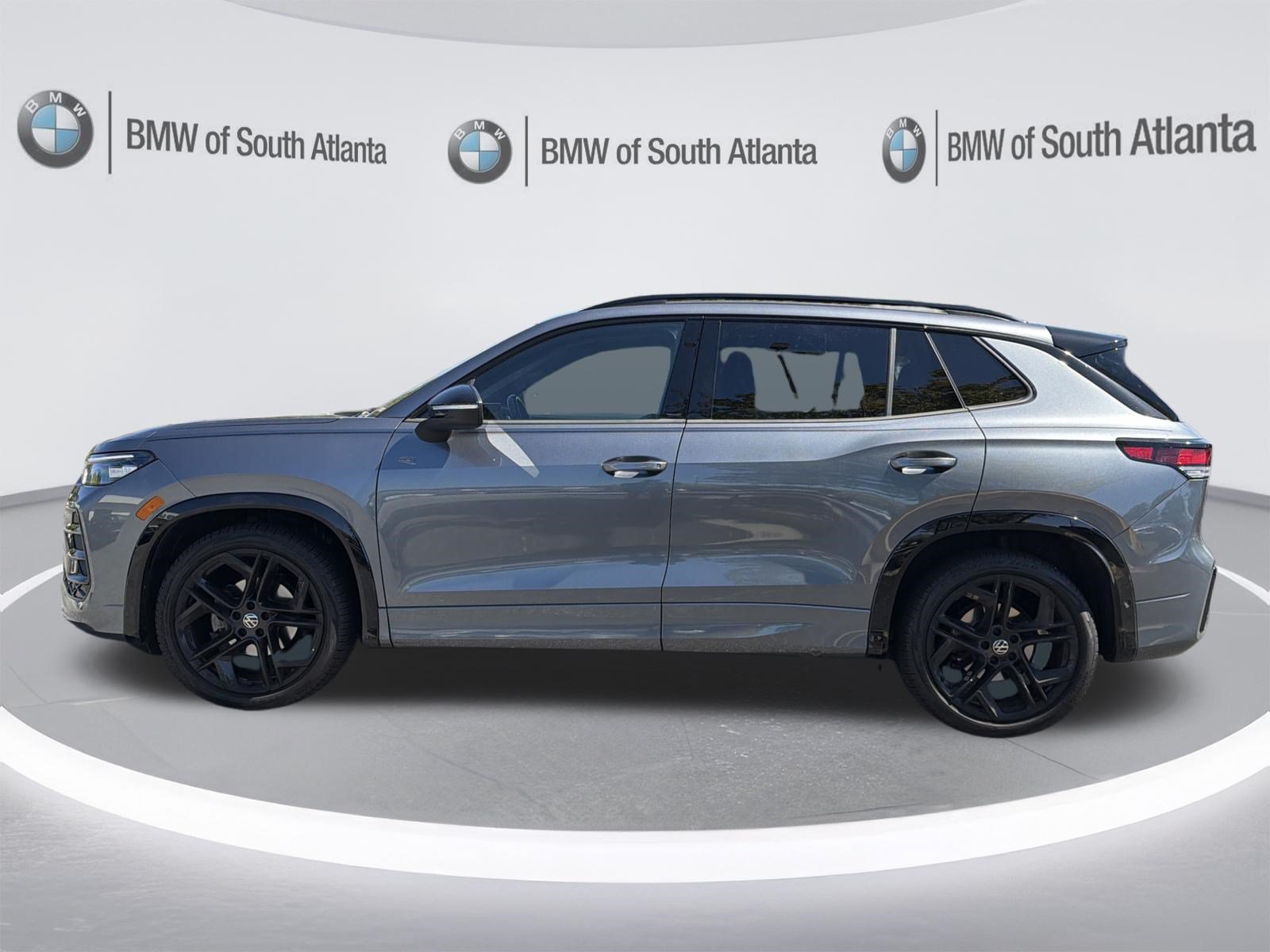 Used 2025 Volkswagen Tiguan SE R-Line FWD image 19
