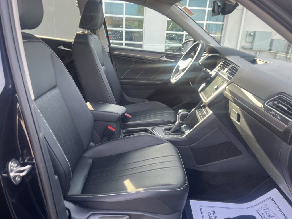 Used 2023 Volkswagen Tiguan SE FWD image 12