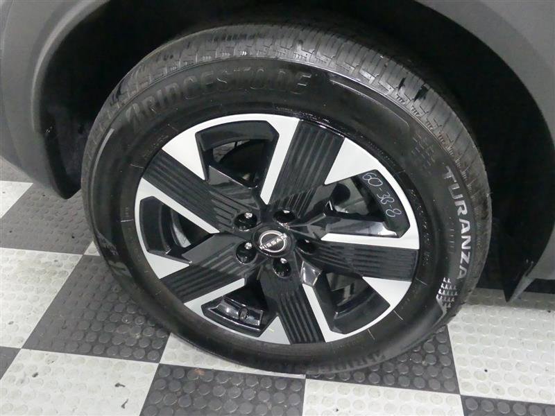 Used 2025 Nissan Kicks SV image 17