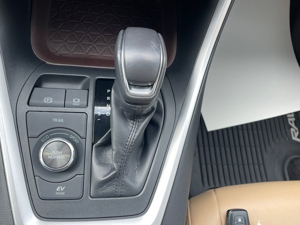 Used 2019 Toyota RAV4 Limited w/ Carpet Mat Package image 36