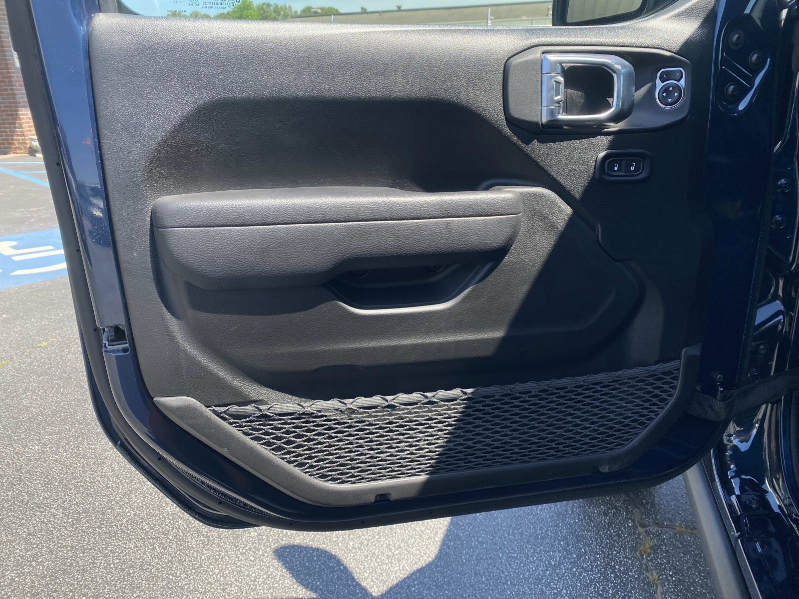 Used 2025 Jeep Gladiator Sport AWD/4WD image 19