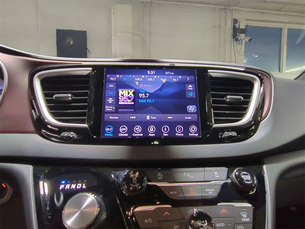 Used 2020 Chrysler Pacifica Touring-L image 23