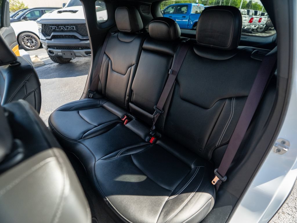 Used 2025 Jeep Compass Limited AWD/4WD image 16