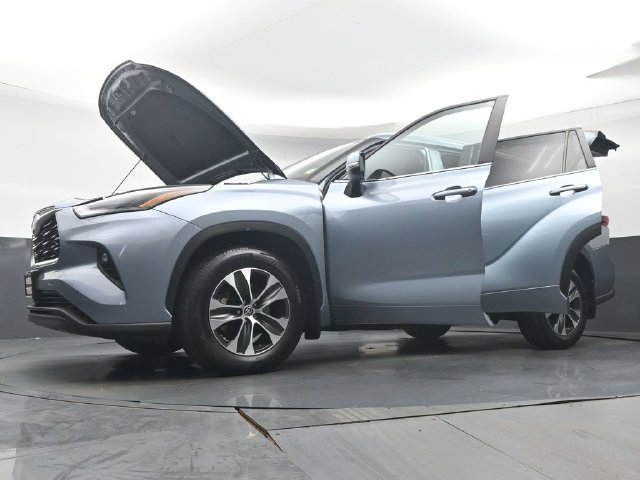 Used 2024 Toyota Highlander XLE AWD/4WD image 49