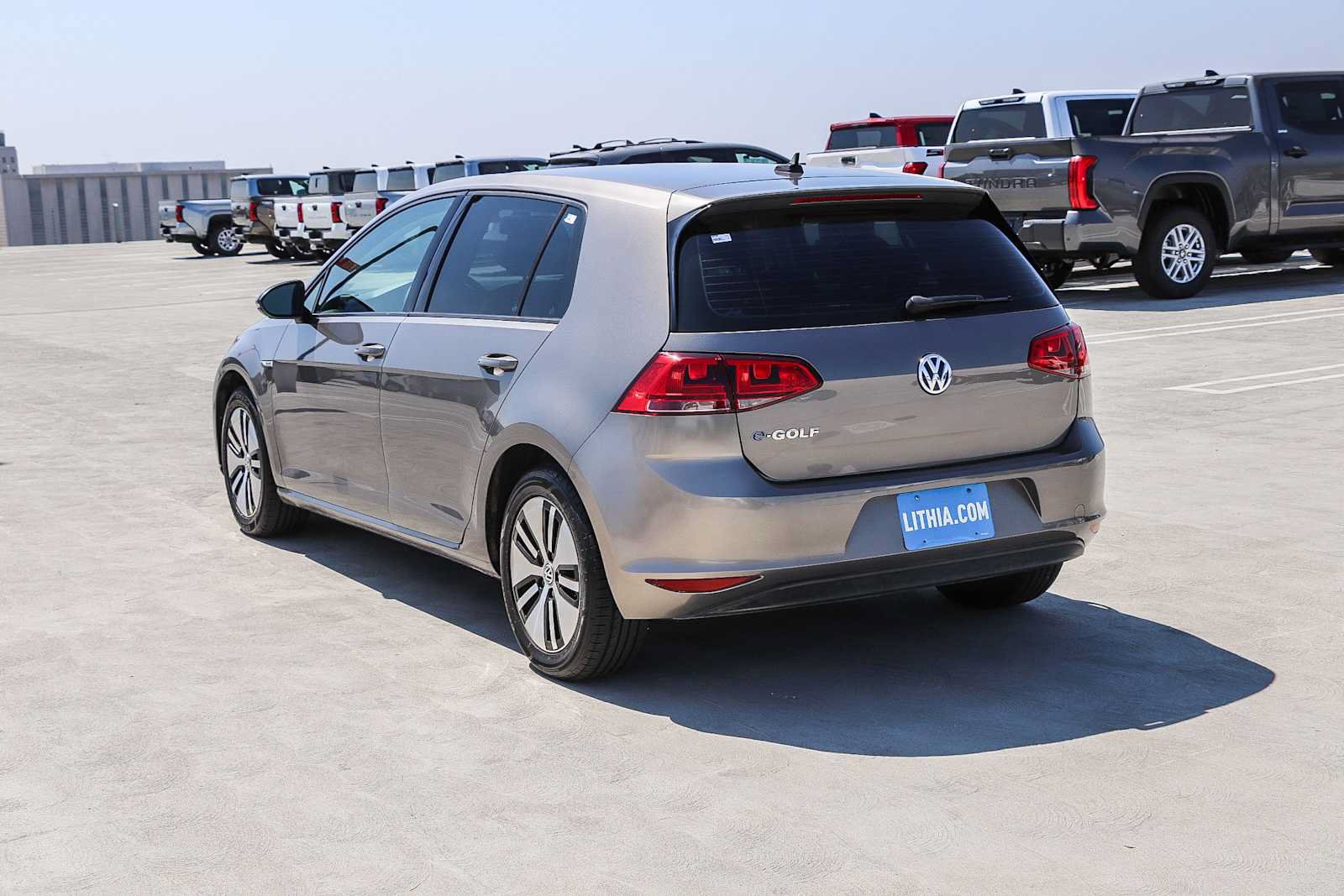 Used 2016 Volkswagen e-Golf SE FWD image 8