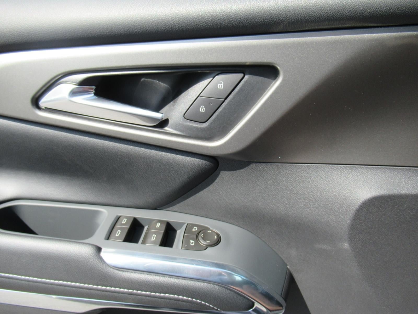 New 2027 Chevrolet Traverse LT FWD image 20