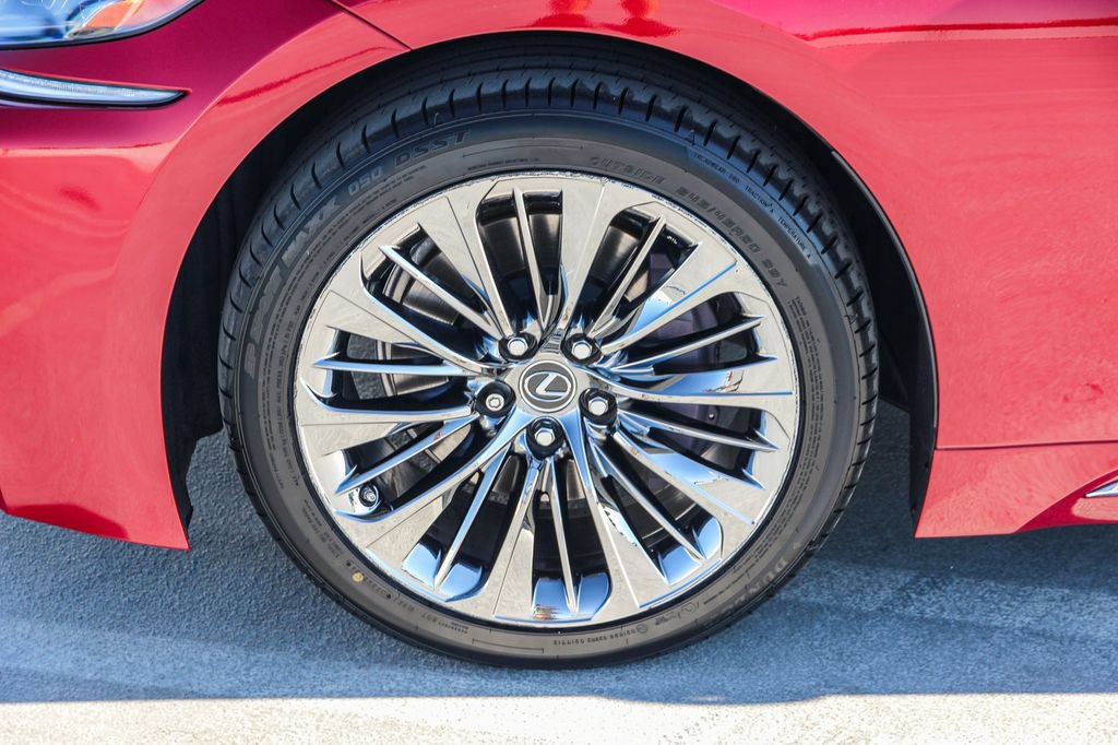 Used 2020 Lexus LS 500 w/ Accessory Package (Z1) RWD image 10
