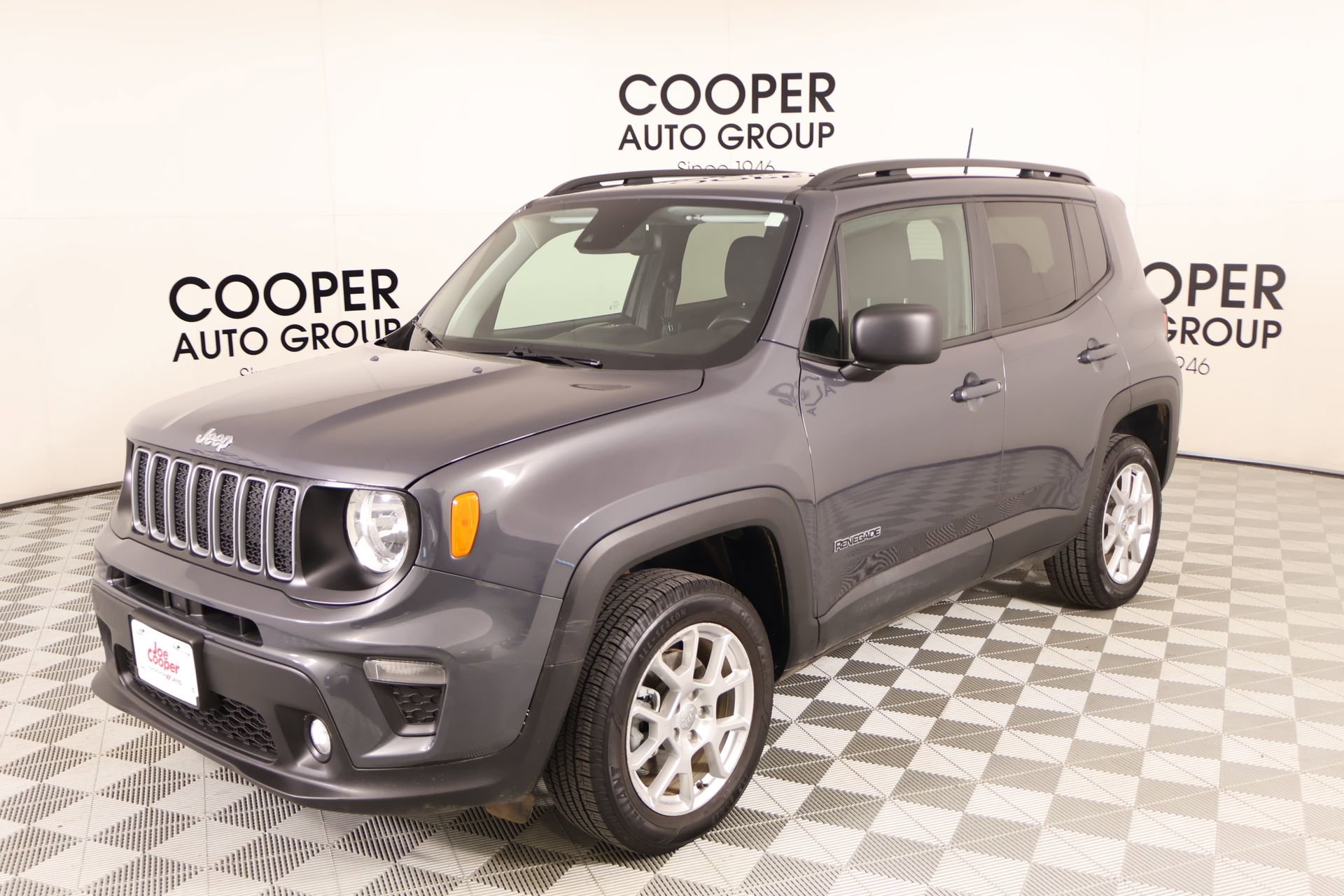 Used 2023 Jeep Renegade Latitude w/ Sun/Sound Group AWD/4WD image 11