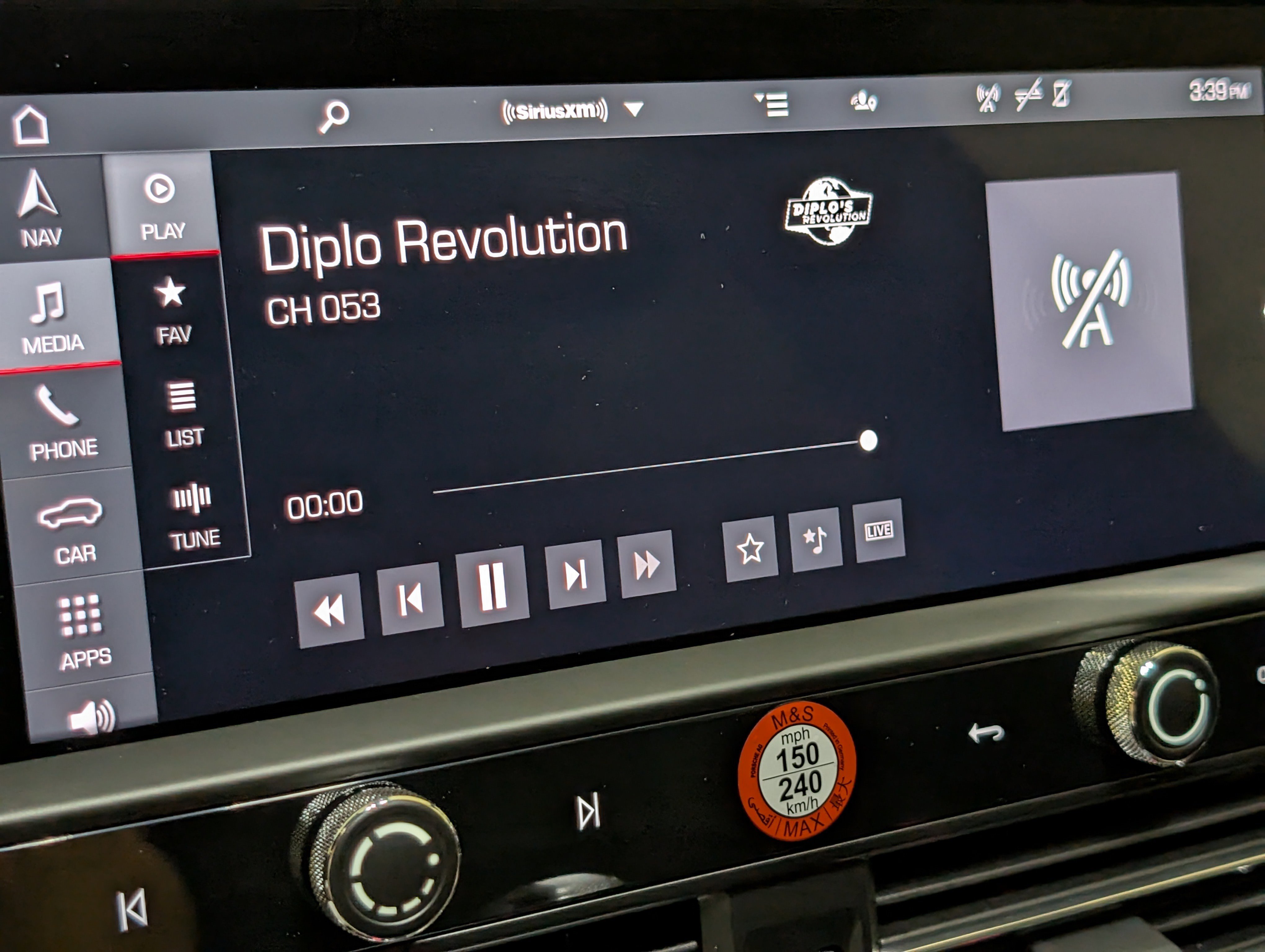 Certified 2025 Porsche Macan image 38