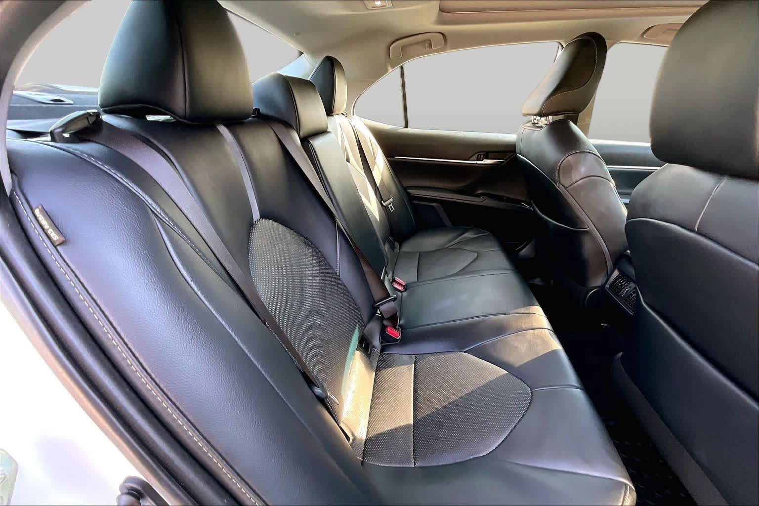 Used 2020 Toyota Camry XSE FWD image 21