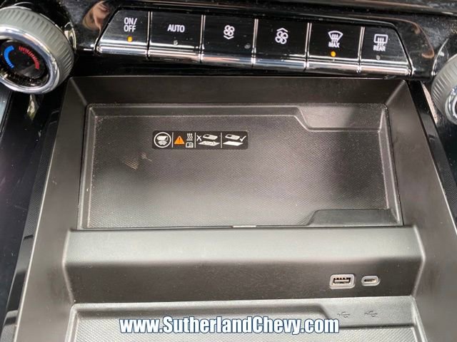 Used 2025 Chevrolet Suburban Z71 AWD/4WD image 35