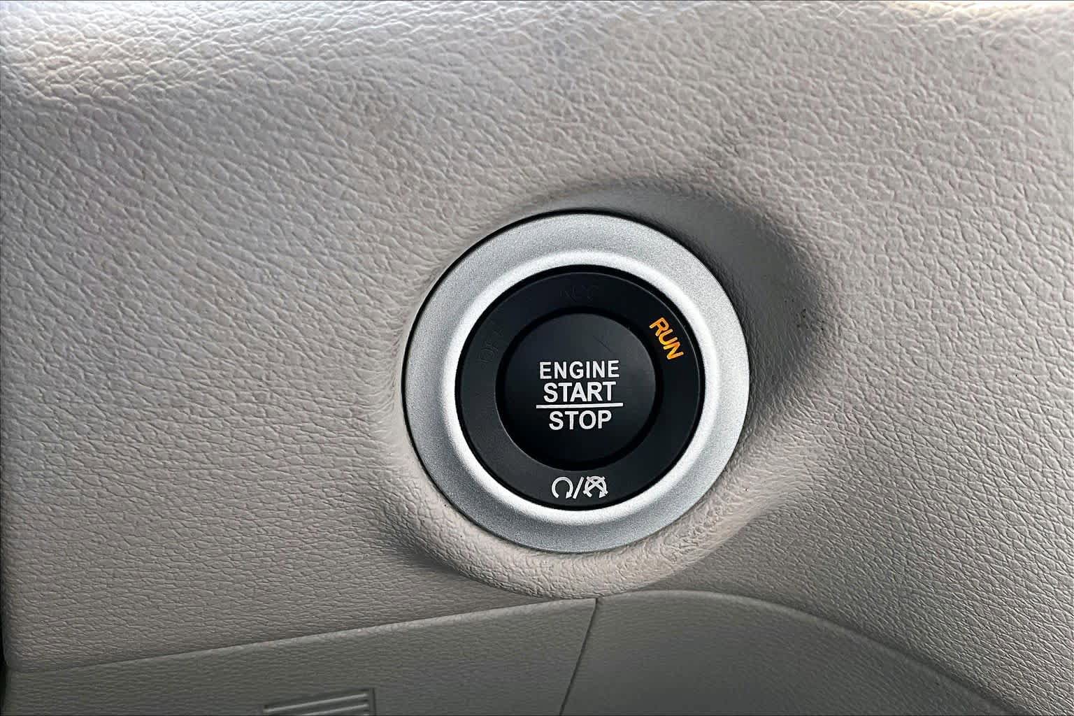 Used 2017 Chrysler Pacifica Touring-L Plus w/ Advanced Safetytec Group FWD image 33