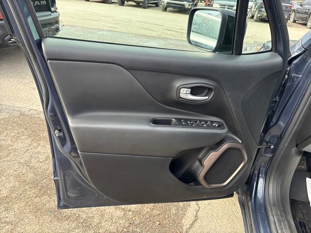 Used 2023 Jeep Renegade Latitude AWD/4WD image 7
