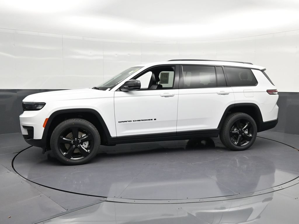 Used 2023 Jeep Grand Cherokee L Laredo AWD/4WD image 7