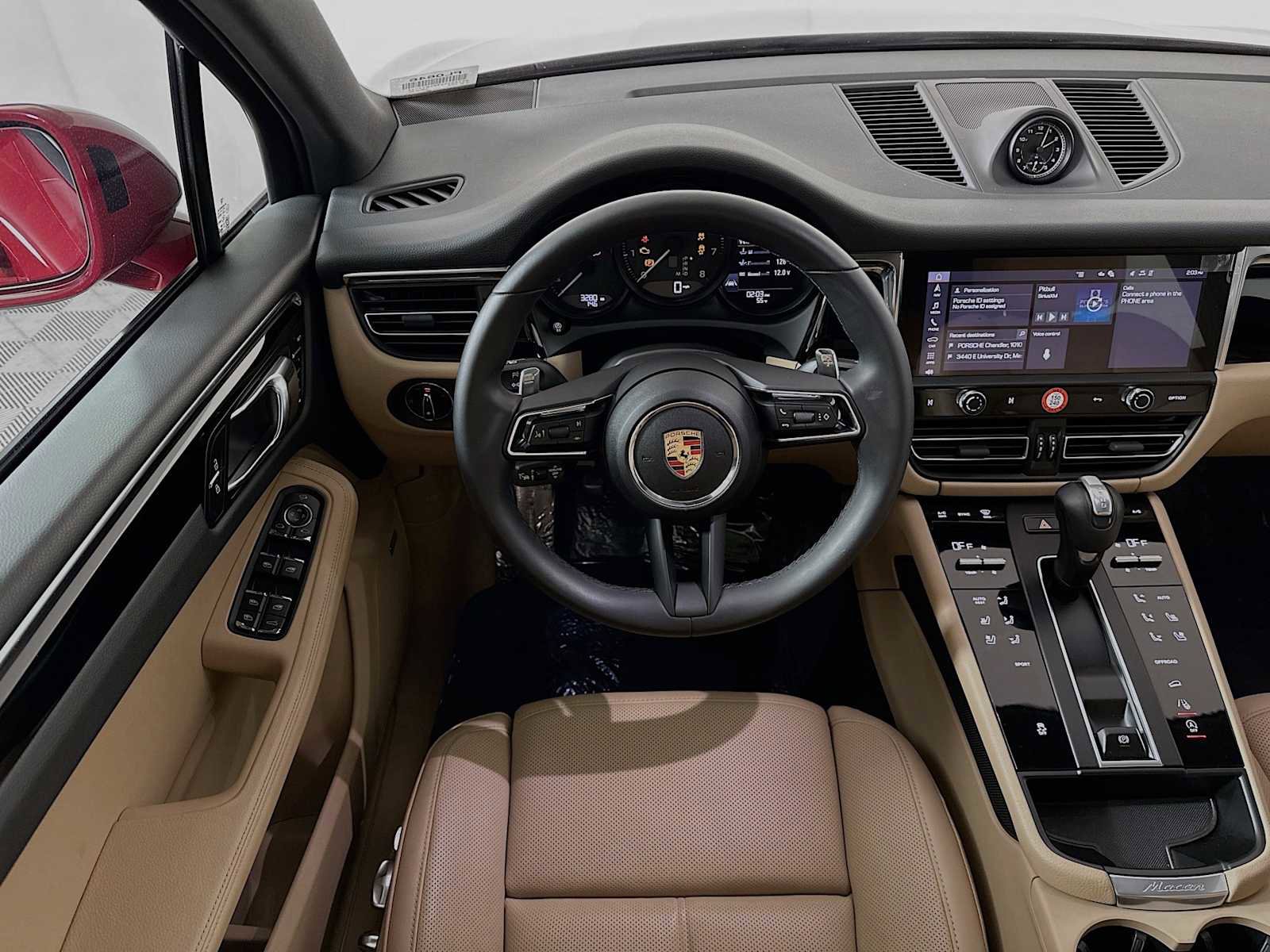 Certified 2025 Porsche Macan AWD/4WD image 24