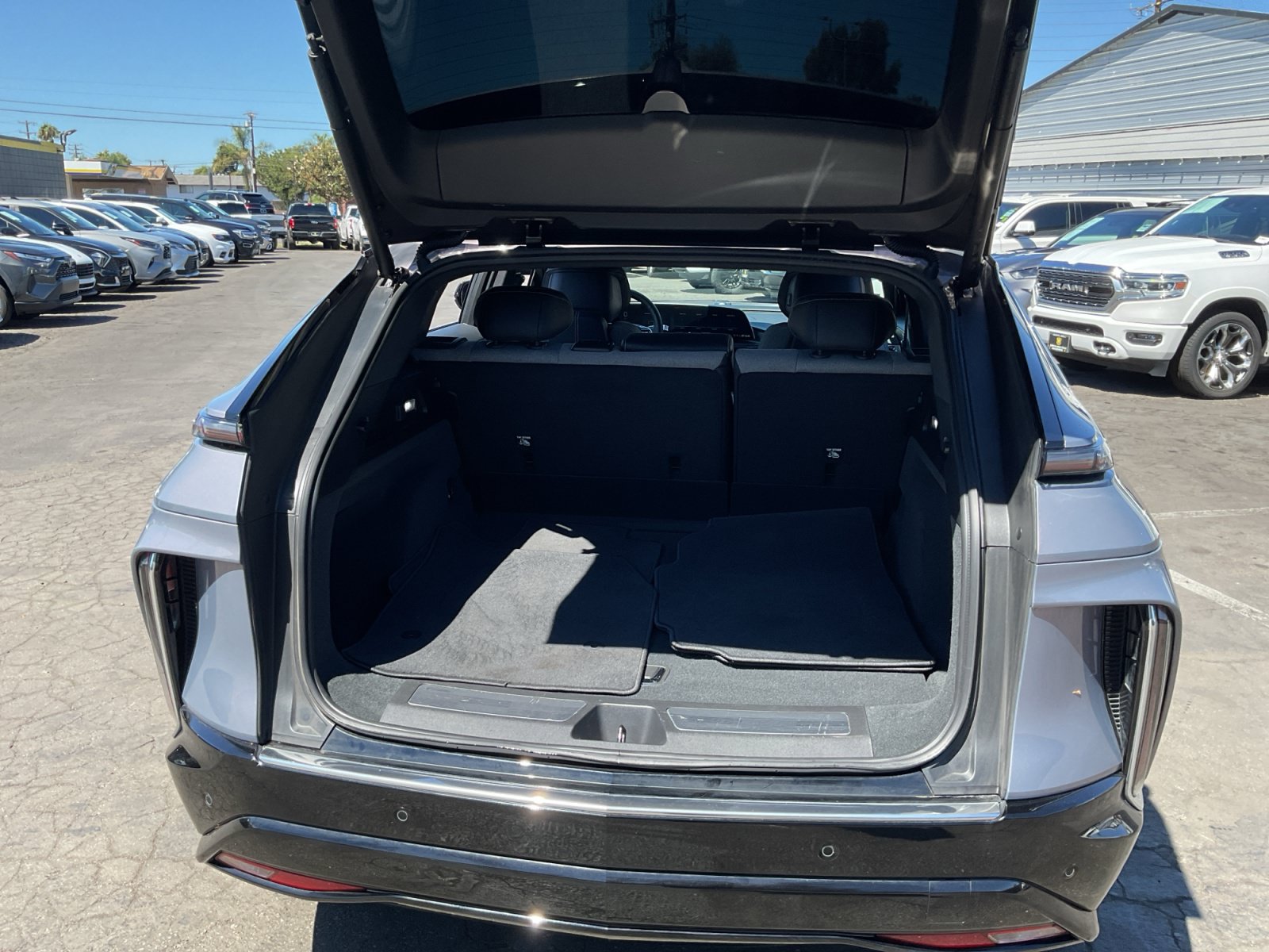 Used 2024 Cadillac Lyriq Tech RWD image 25