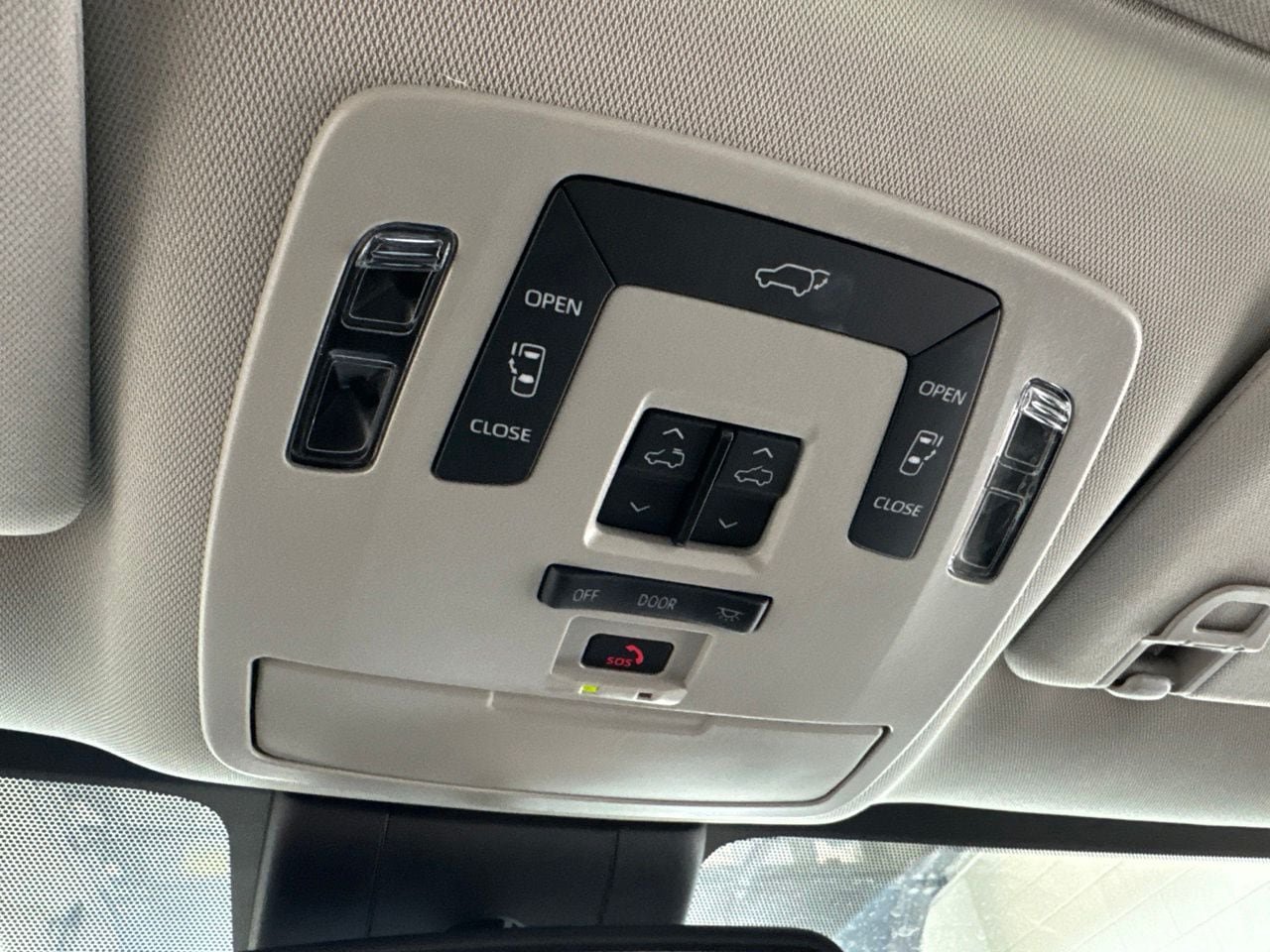 Certified 2025 Toyota Sienna XLE w/ XLE Plus Package AWD/4WD image 35