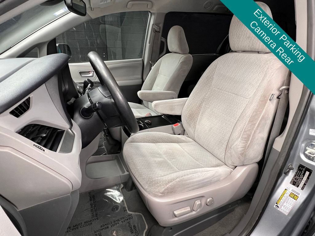 Used 2019 Toyota Sienna LE FWD image 4