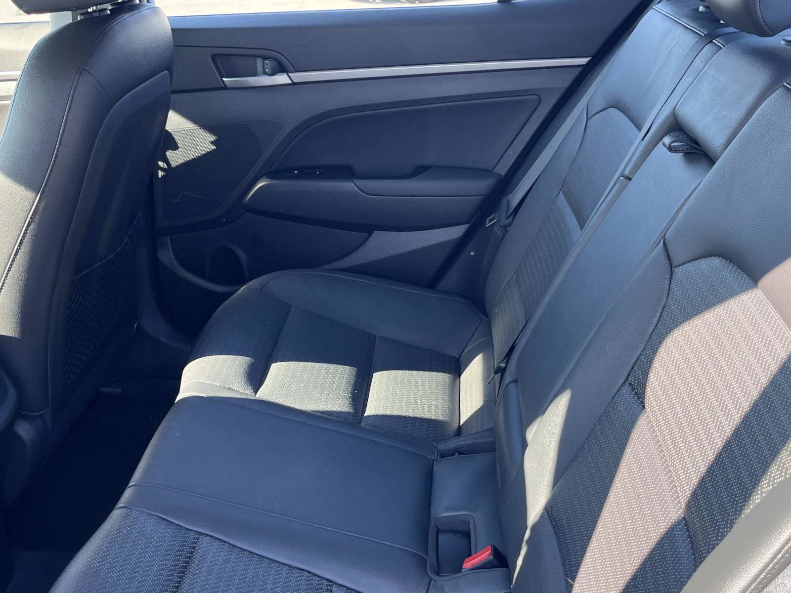 Used 2017 Hyundai Elantra Limited w/ Limited Tech Package 08 FWD image 19
