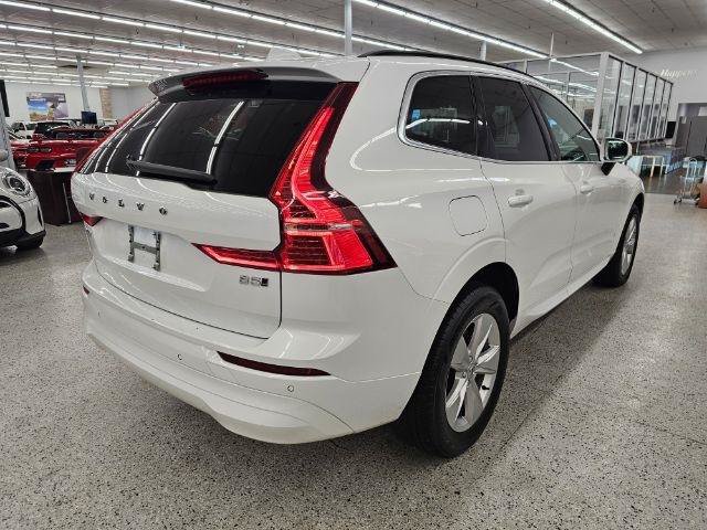 Used 2022 Volvo XC60 B5 Momentum w/ Climate Package AWD/4WD image 4