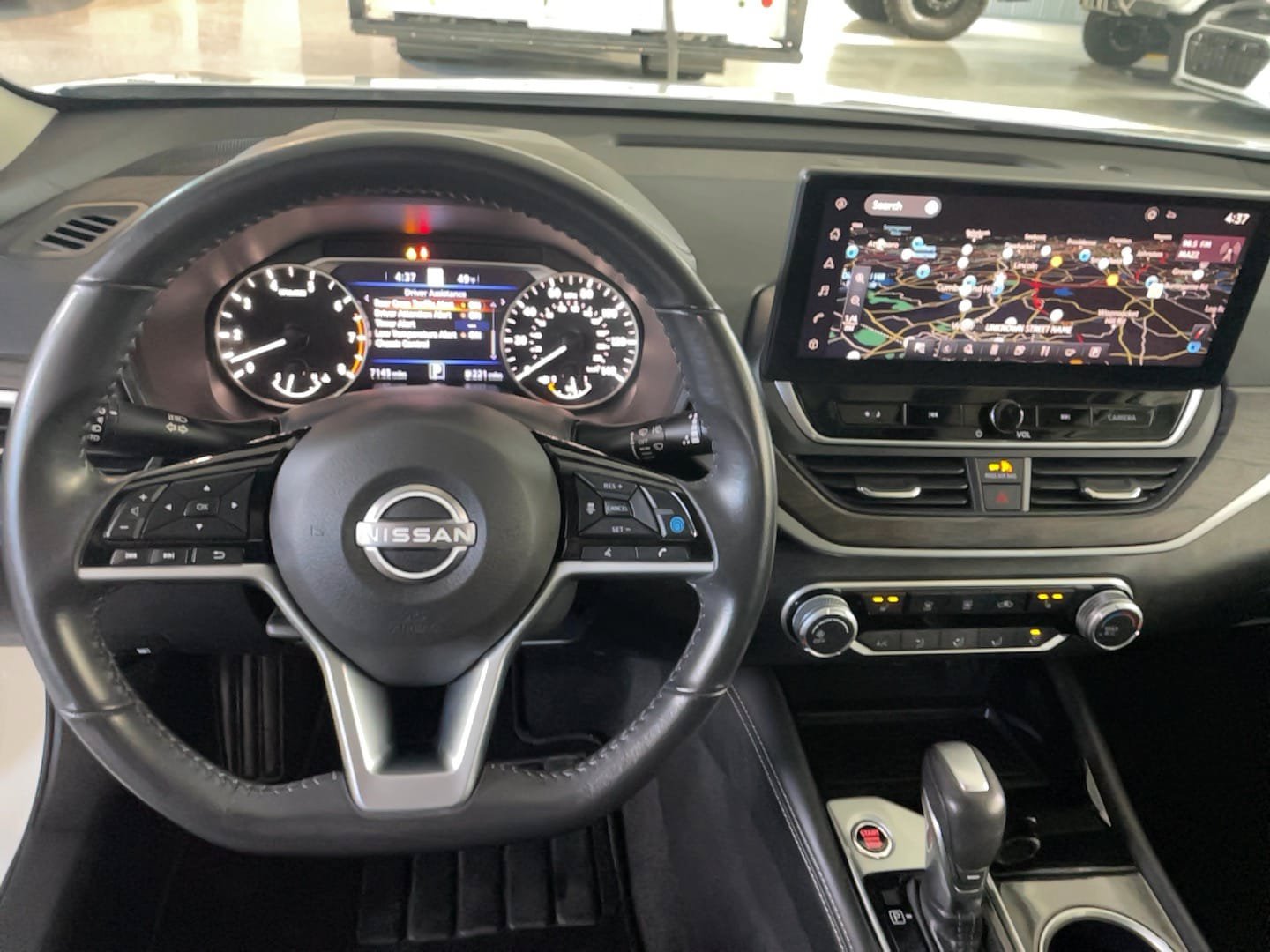 Used 2024 Nissan Altima 2.5 SV w/ SV Premium Package AWD/4WD image 11