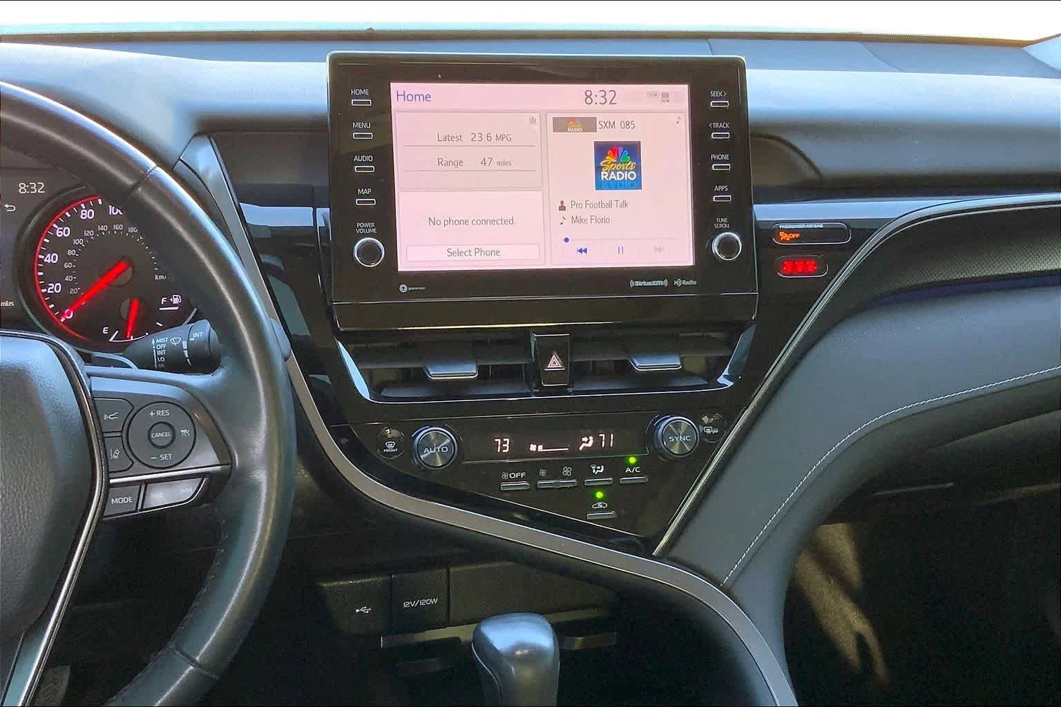 Used 2022 Toyota Camry XSE FWD image 7