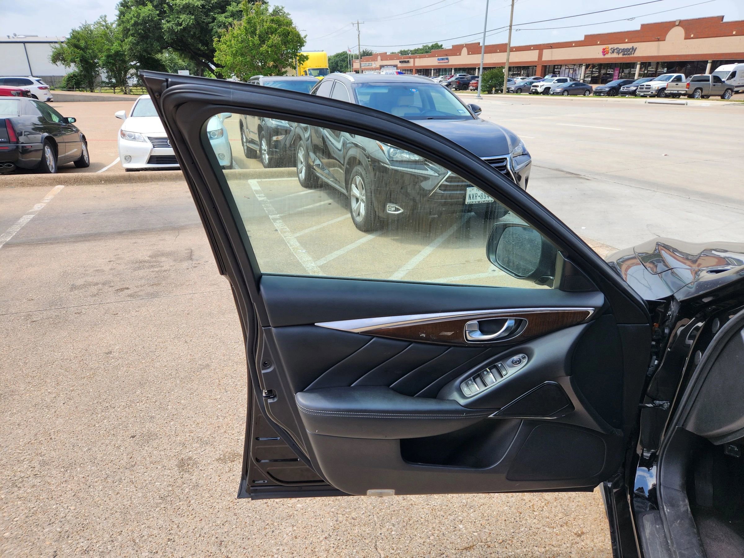 Used 2018 INFINITI Q50 Luxe w/ Essential Package (3.0T Luxe) RWD image 9