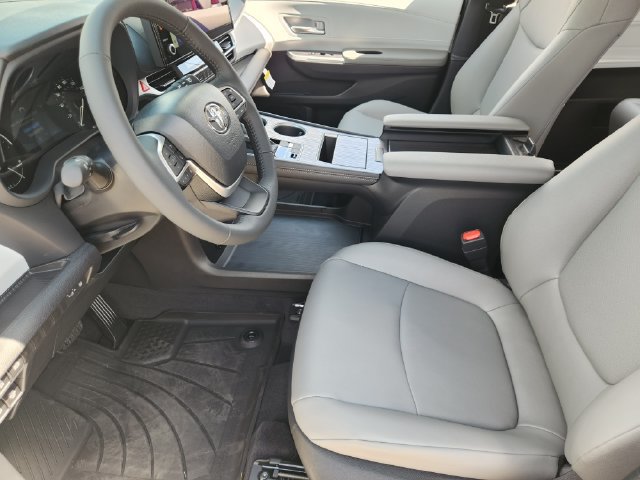 New 2026 Toyota Sienna XLE FWD image 9