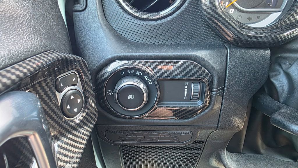 Used 2024 Jeep Wrangler Unlimited Rubicon w/ Technology Group image 31