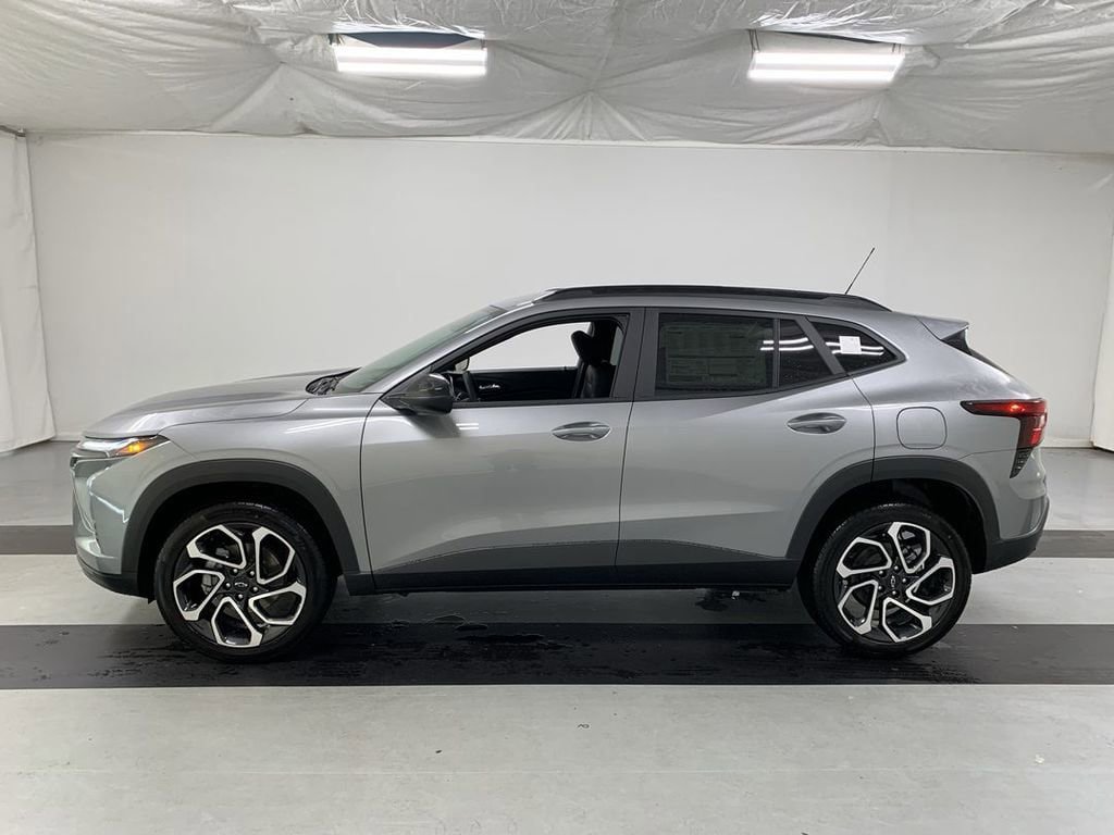 New 2026 Chevrolet Trax RS w/ Driver Confidence Package FWD image 5