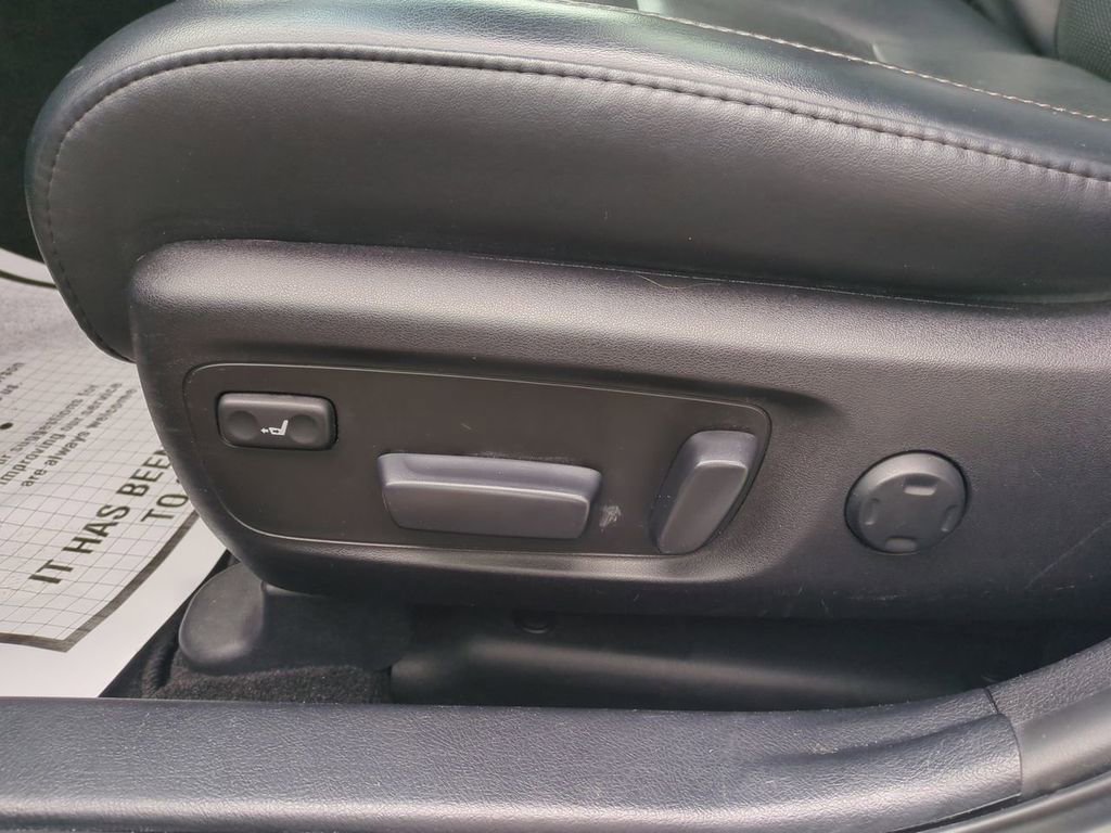 Used 2015 Toyota Avalon Limited image 19