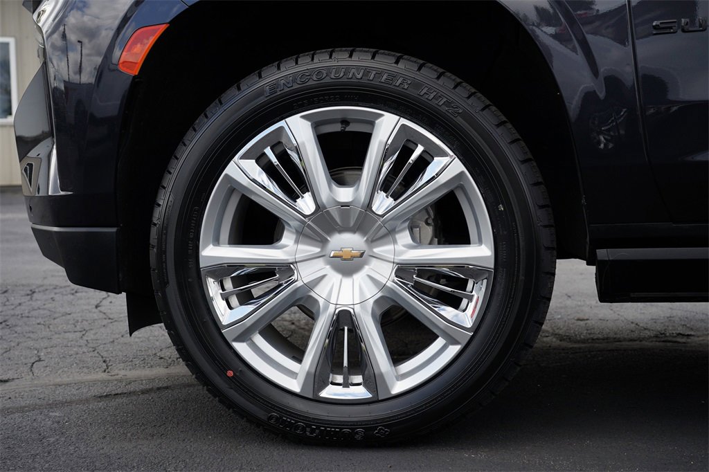 Used 2023 Chevrolet Suburban High Country image 11