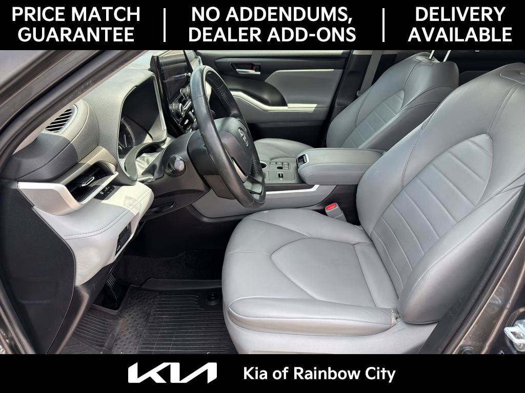Used 2024 Toyota Highlander XLE FWD image 29