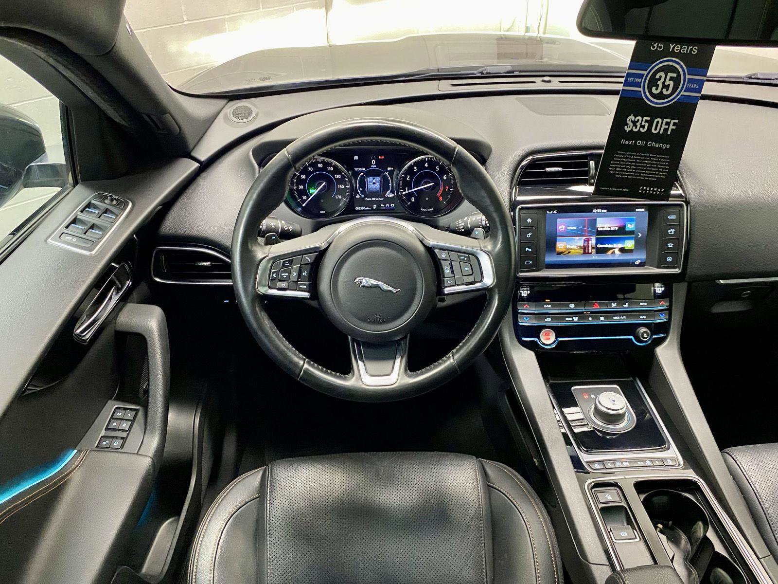 Used 2018 Jaguar F-PACE Prestige AWD/4WD image 2