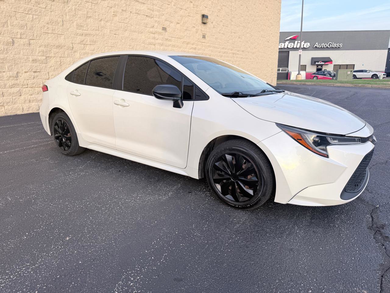 Used 2020 Toyota Corolla LE FWD image 7