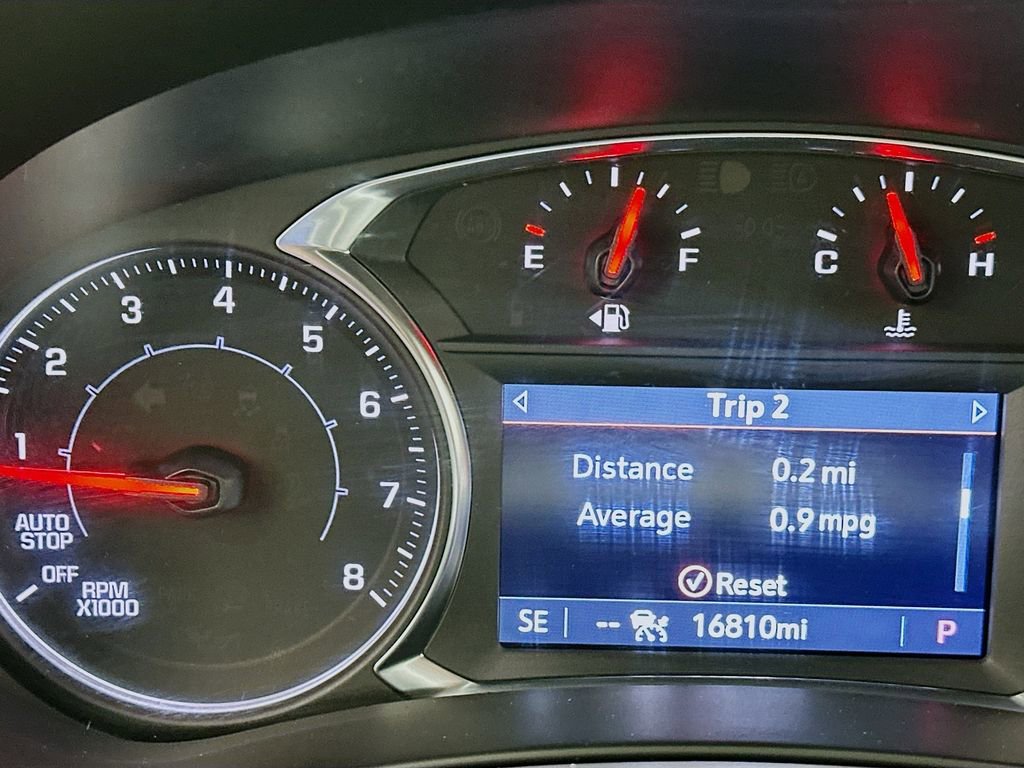 Used 2024 GMC Terrain SLT image 12