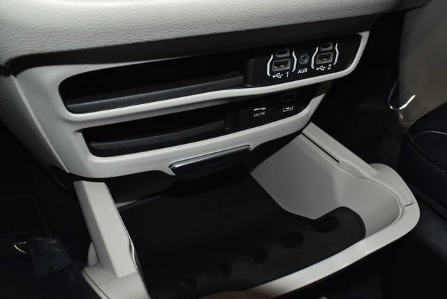 Certified 2022 Chrysler Pacifica Touring-L image 19