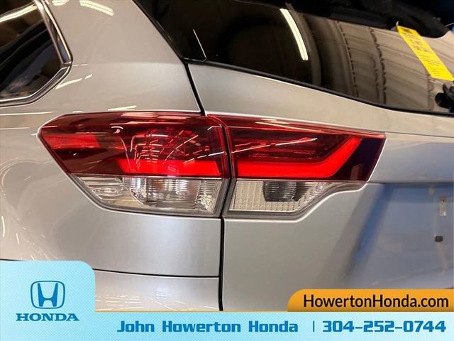 Used 2019 Toyota Highlander SE AWD/4WD image 7