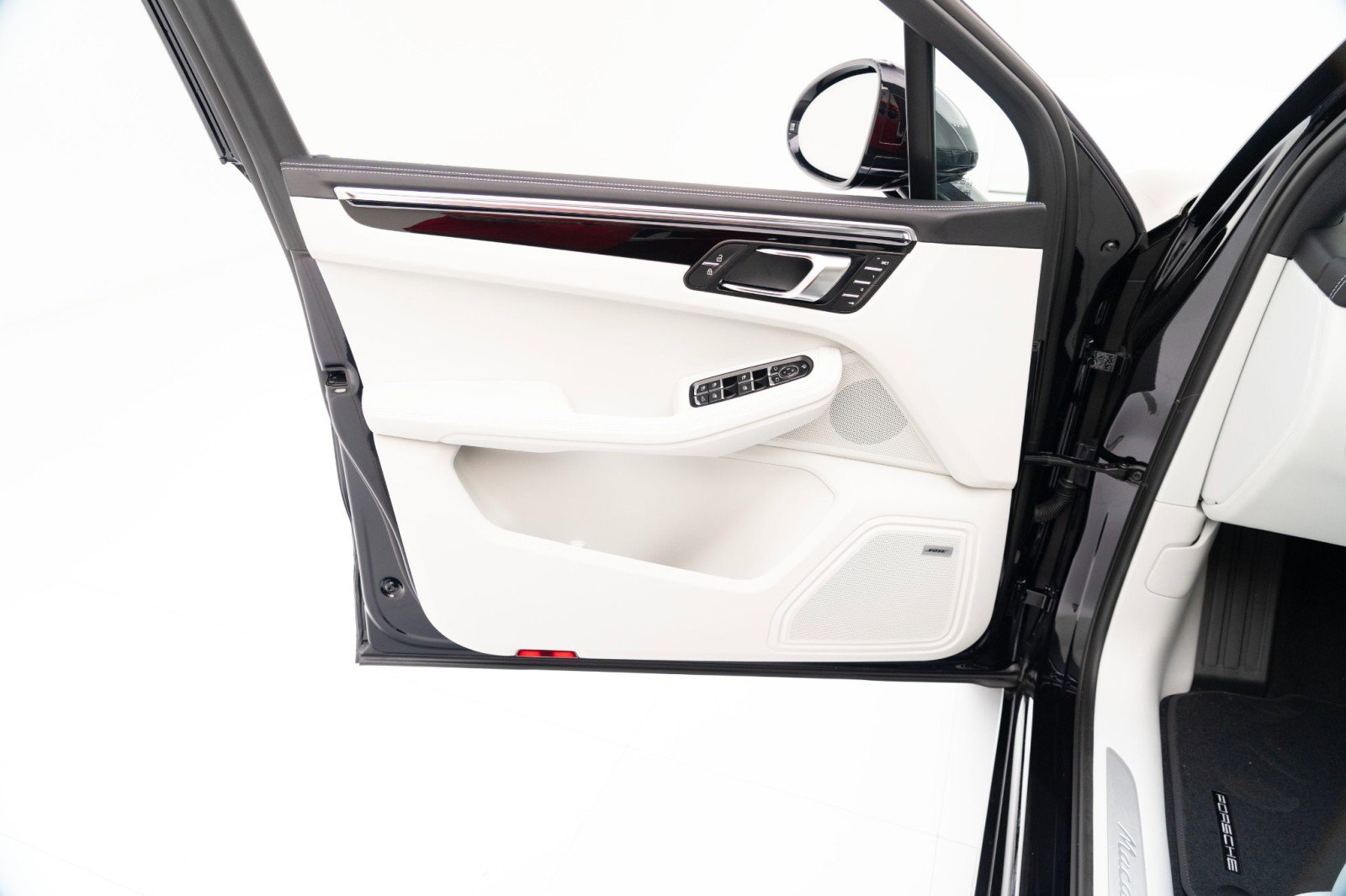 New 2025 Porsche Macan S image 22