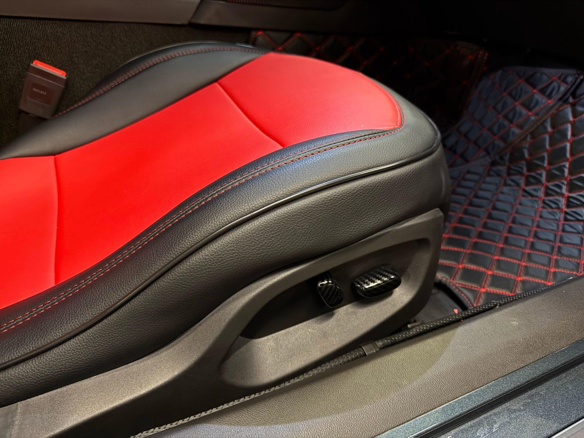 Used 2019 Chevrolet Corvette Stingray Coupe w/ Carbon Flash Badge Package image 29